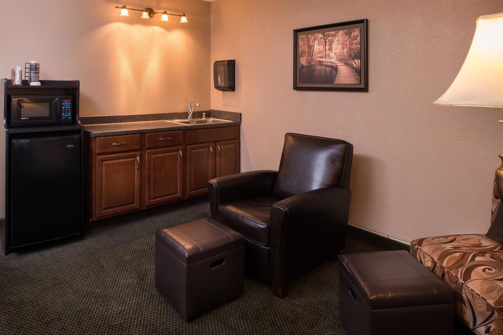 Ramada Plaza Rochester Airport Extérieur photo