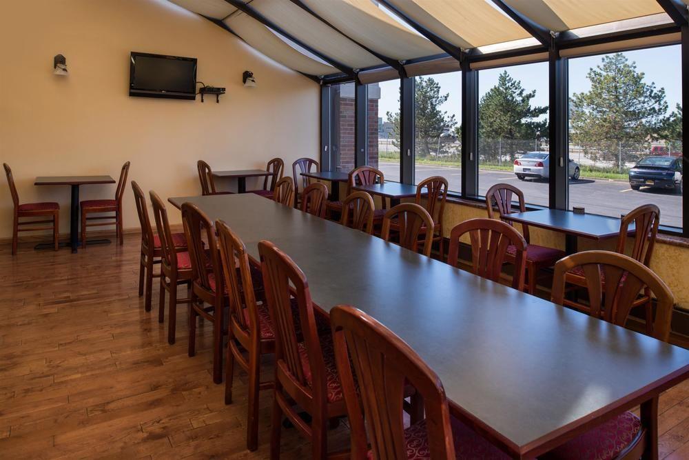 Ramada Plaza Rochester Airport Extérieur photo
