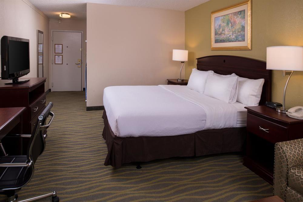 Ramada Plaza Rochester Airport Extérieur photo