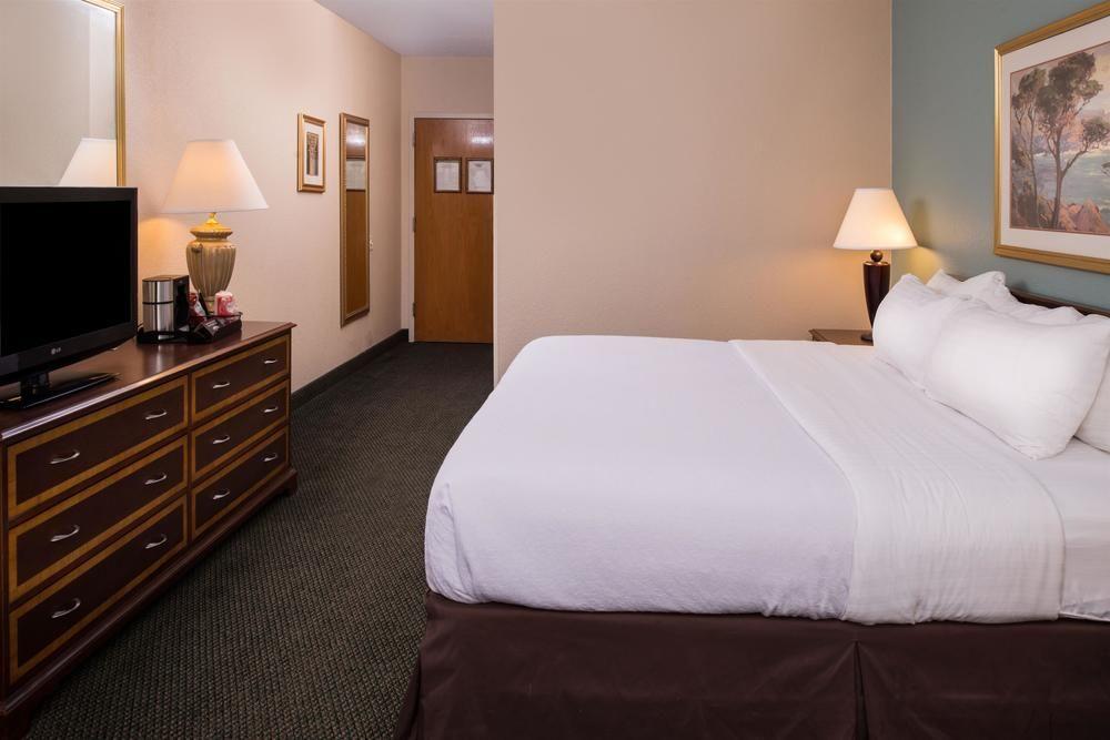 Ramada Plaza Rochester Airport Extérieur photo