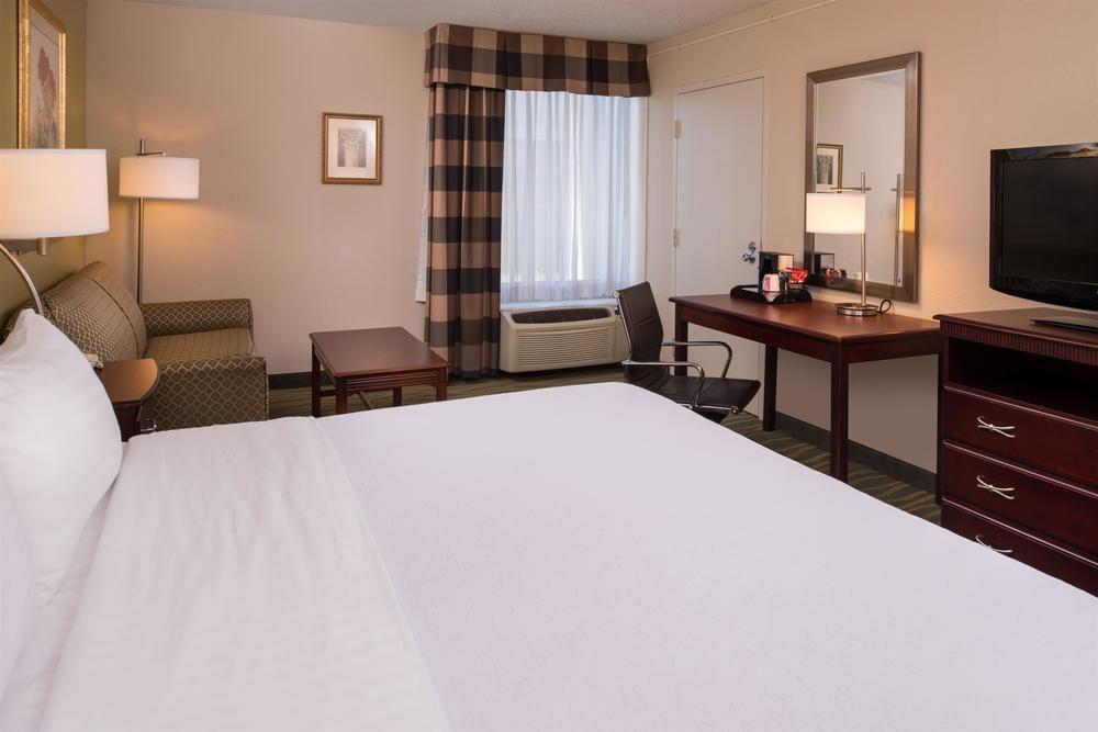 Ramada Plaza Rochester Airport Extérieur photo