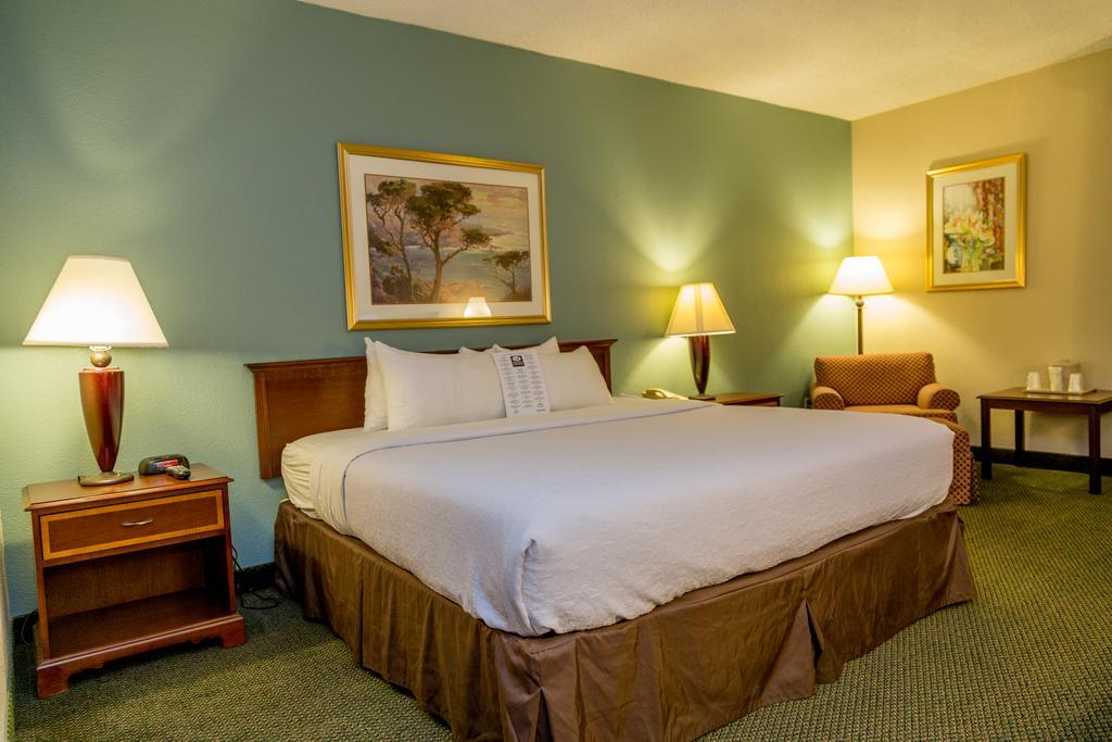 Ramada Plaza Rochester Airport Extérieur photo