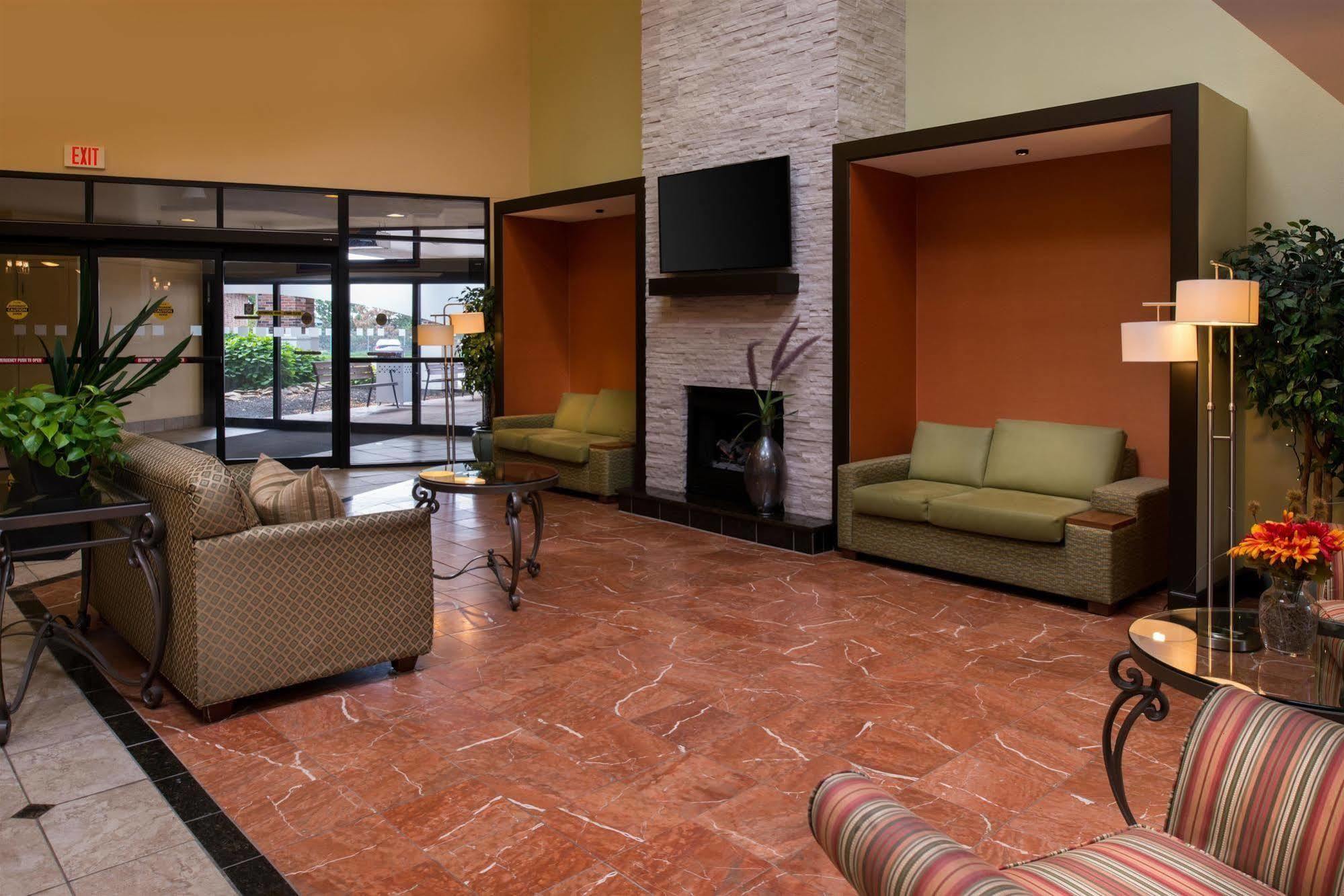Ramada Plaza Rochester Airport Extérieur photo