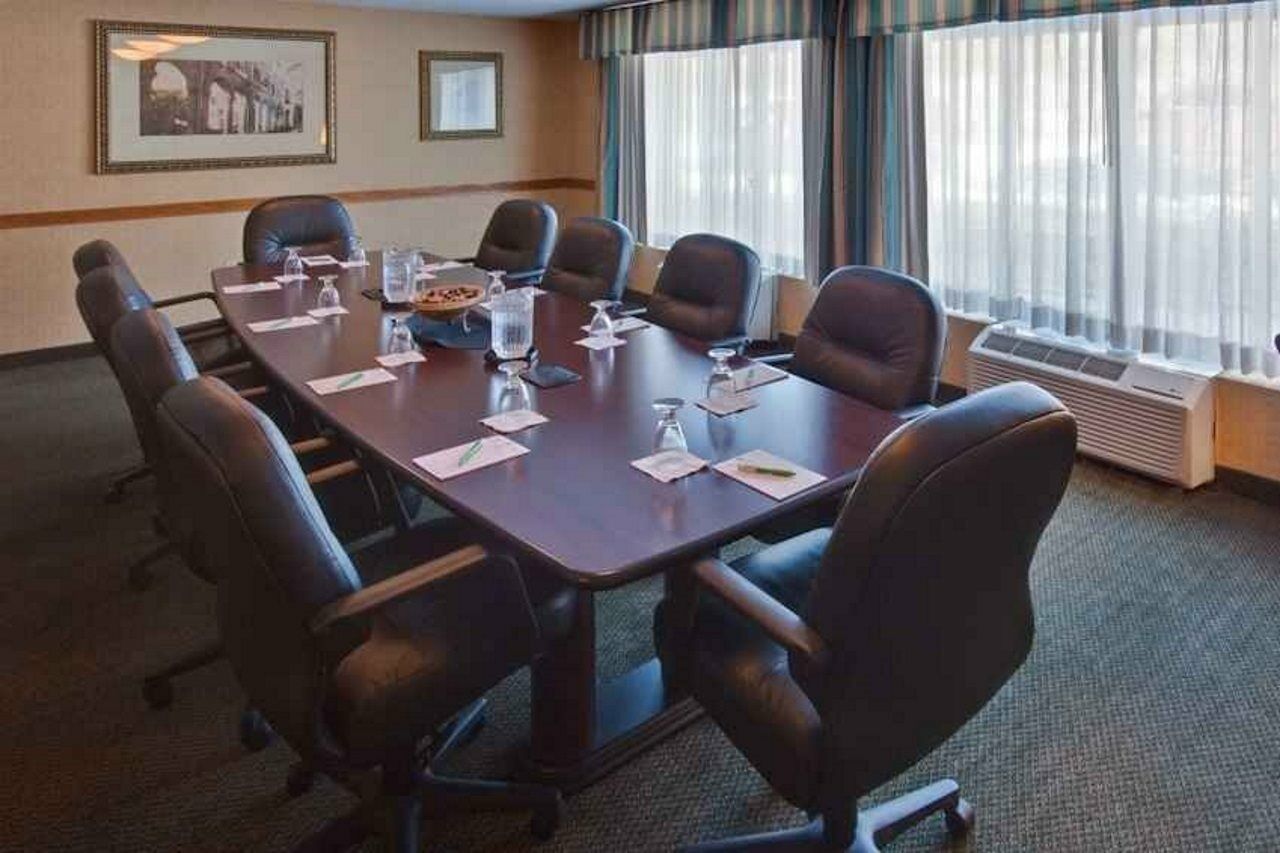 Ramada Plaza Rochester Airport Extérieur photo